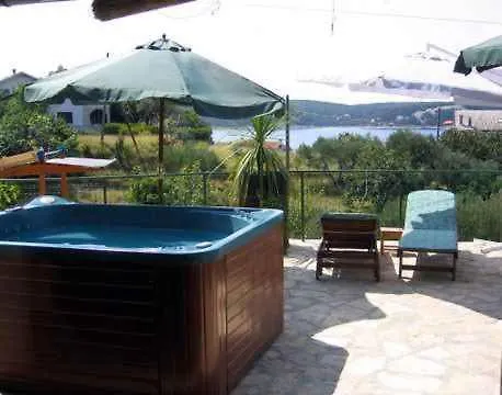 Apartment Supetarska Draga 5 Croatia
